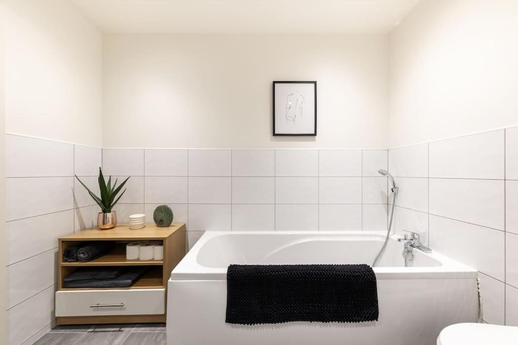 2 Bed Apartment With Pool Table Bradford  Ngoại thất bức ảnh